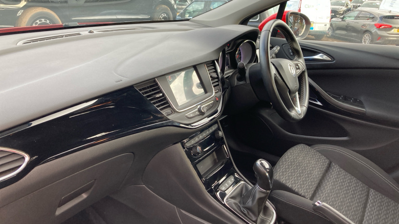 Vauxhall Astra 1.4T 16V 150 SRi 5dr Petrol Hatchback